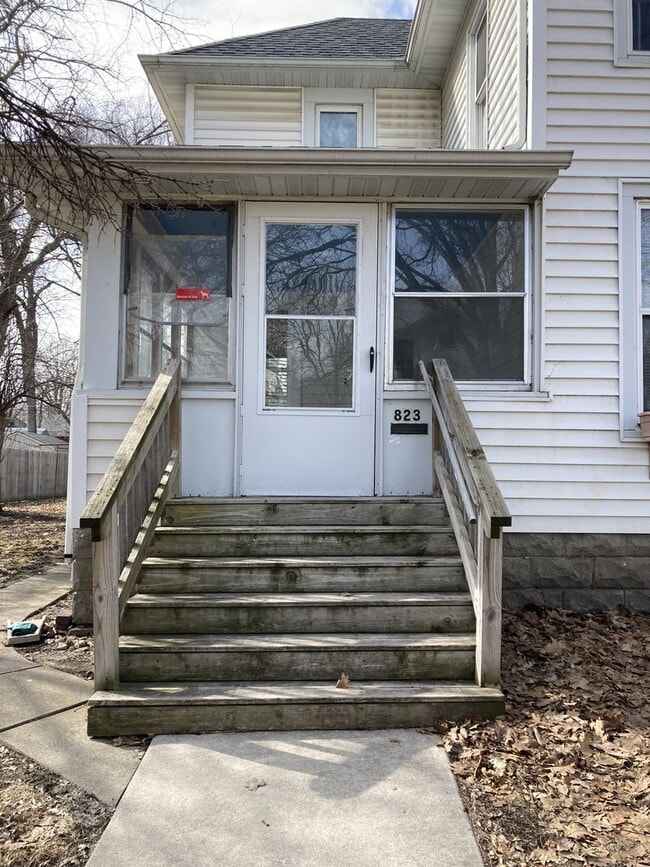 Building Photo - One Bedroom Duplex