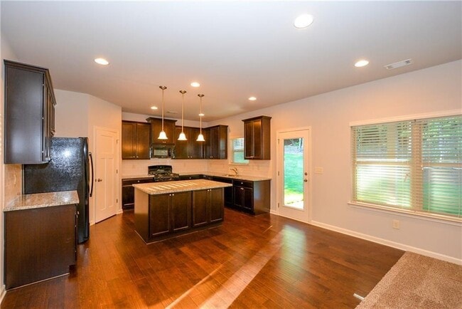 Building Photo - 617 Mimosa Way