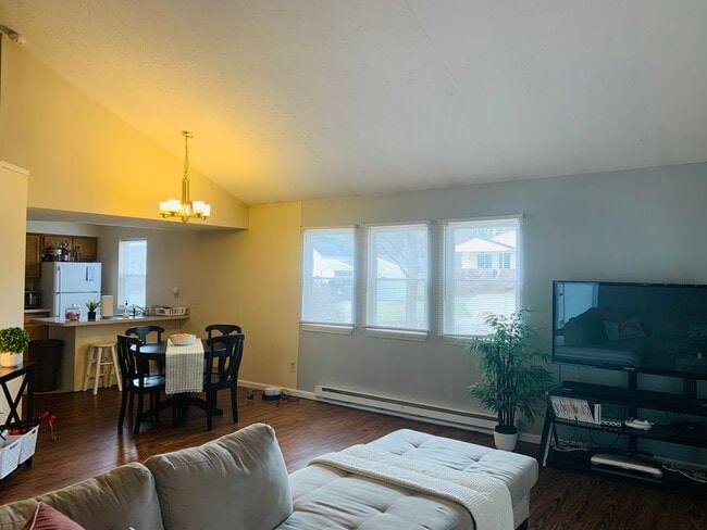 Building Photo - 1685 Olympus Dr