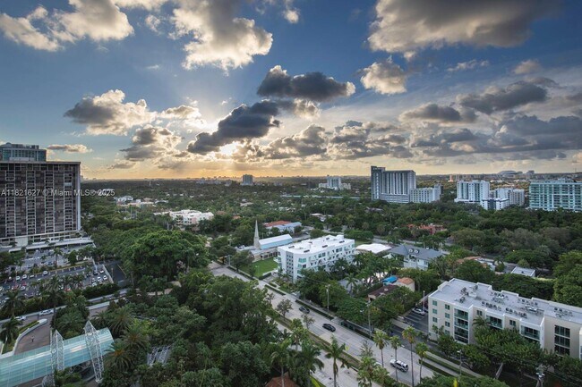 Foto del edificio - 1627 Brickell Ave