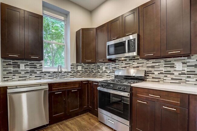 Foto del edificio - 2648 Hampden Ave