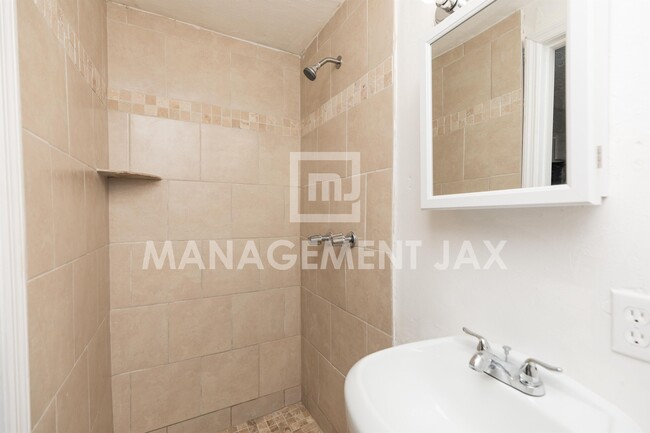 Foto del edificio - 1336 Golfair Blvd