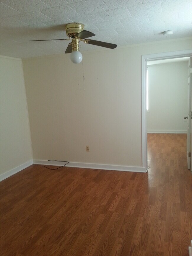 Bed room picture1 - 17 Haag St