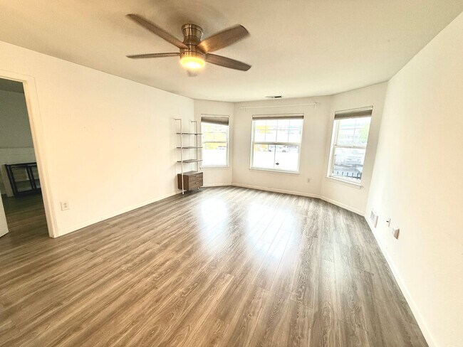 Building Photo - Secure Downtown Oakland 2 BR,2 BA with Garage Parking, EV Charging