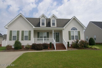 Building Photo - 2104 Cherrytree Ln