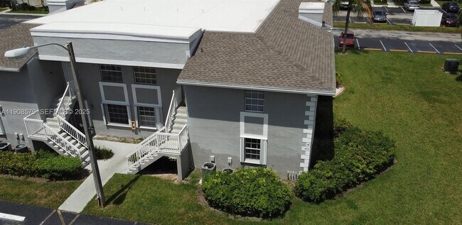 Foto del edificio - 455 NE 210th Cir Terrace