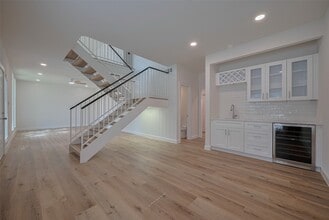 Building Photo - 1115 Augusta Dr