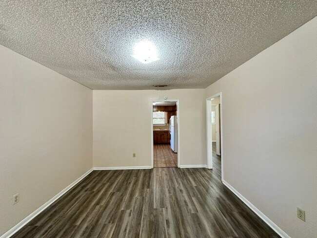 Building Photo - 904 N 7th St