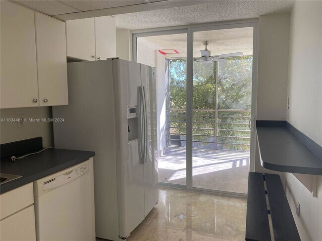 Foto del edificio - 17890 W Dixie Hwy