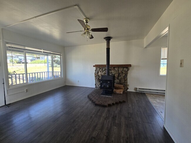 Foto del edificio - 661 NE Meadow Ave