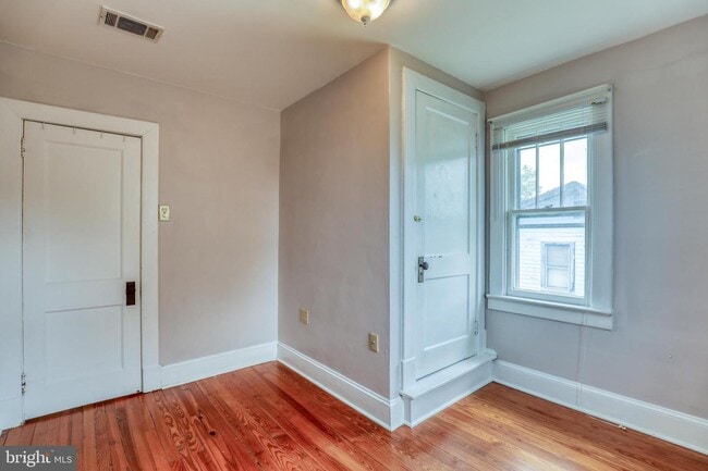 Building Photo - 20 Glaize Ave