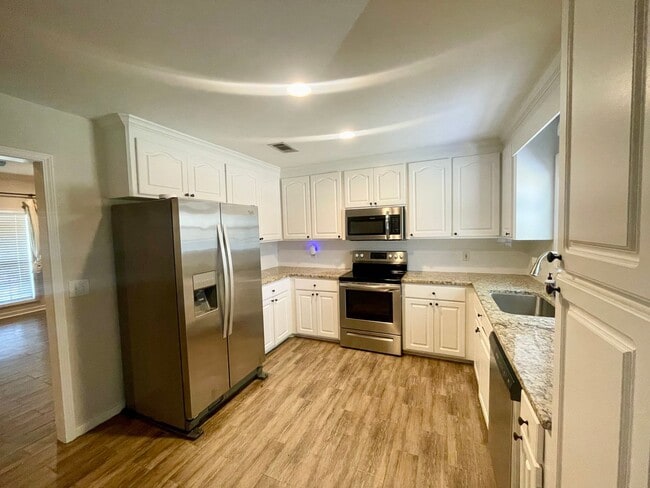 Building Photo - 3/2 for rent in northwest school district!!