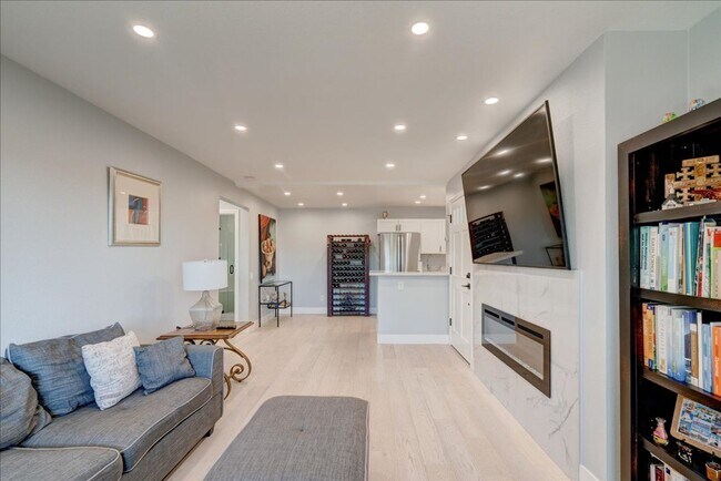 Foto del edificio - Gorgeous, Fully Remodeled 1 Bed - 1 Bath i...