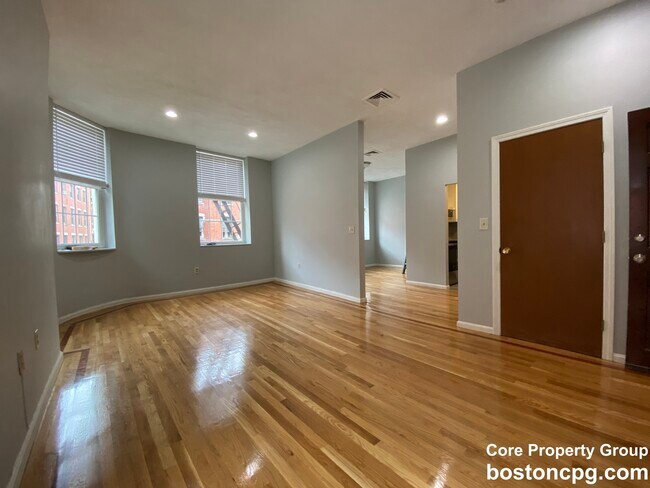 Building Photo - 12 Parmenter St