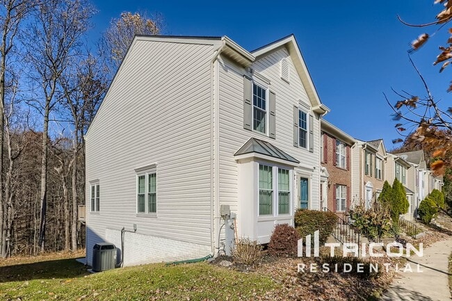 Building Photo - 9851 Bayline Cir