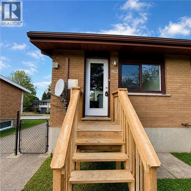 Building Photo - 962 Eagle Crescent