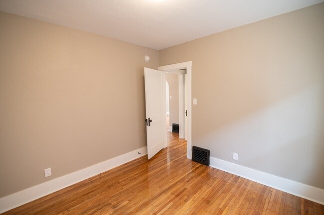 Foto del edificio - 1305 Cottage Ln