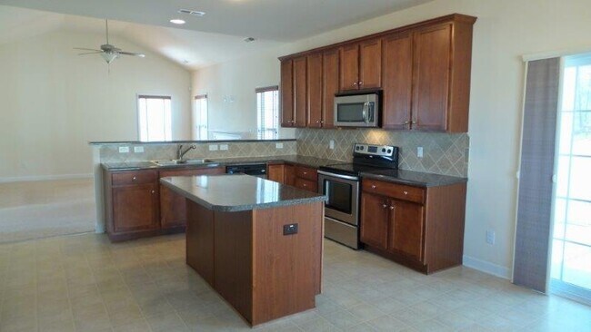 Foto del edificio - Home in Queens Creek
