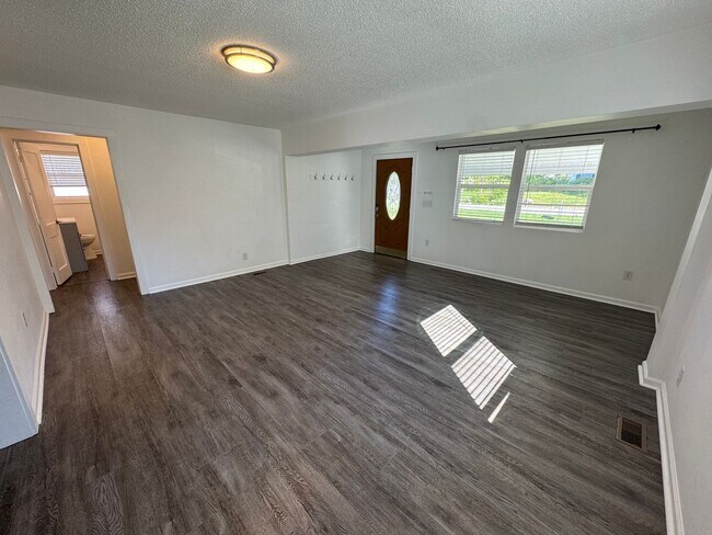 Building Photo - Alcoa 37701 - Recently updated 3 bedroom, ...
