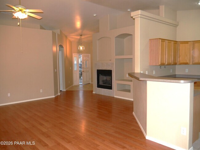 Building Photo - 5474 N Ardmore Ave