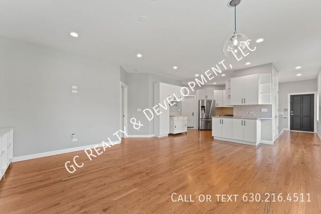 Building Photo - 2317 W Armitage Ave