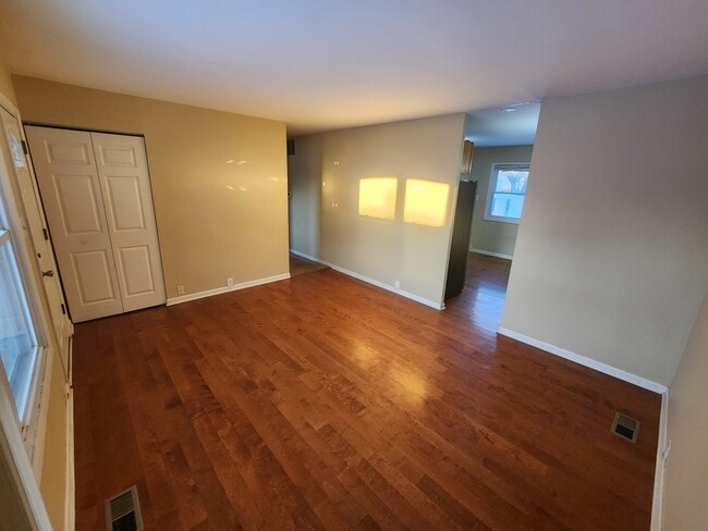 Building Photo - 423 Dalhart Ave