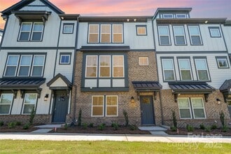 Building Photo - 5015 Westmead Ln