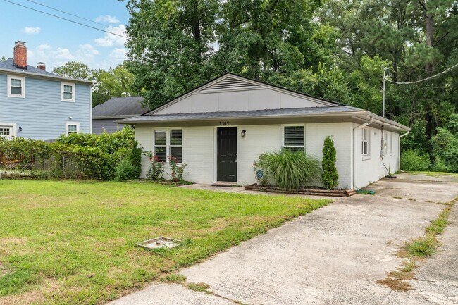 Building Photo - Single Family Home- Walking Distance to NC...