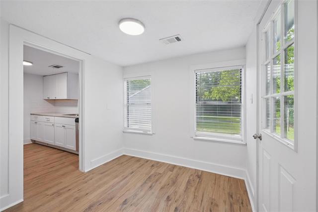 Foto del edificio - 906 E Houston St