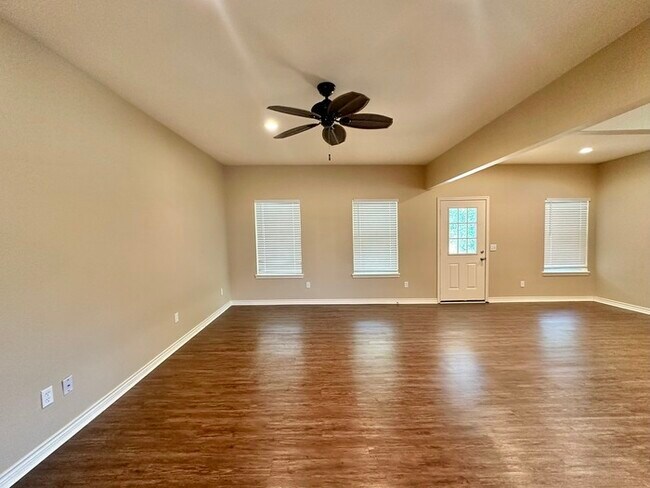 Foto del edificio - Exceptional 3-bedroom, 2-bathroom home in ...
