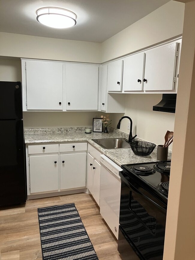 Building Photo - Convenient & Newly Updated 2-Bedroom Apartment – First Floor Available Soon!