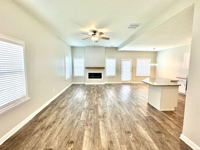 Building Photo - Now Leasing a 4-bedroom 2.5 bath home in W...