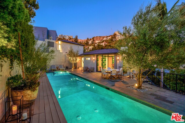 Building Photo - 1490 Sunset Plaza Dr