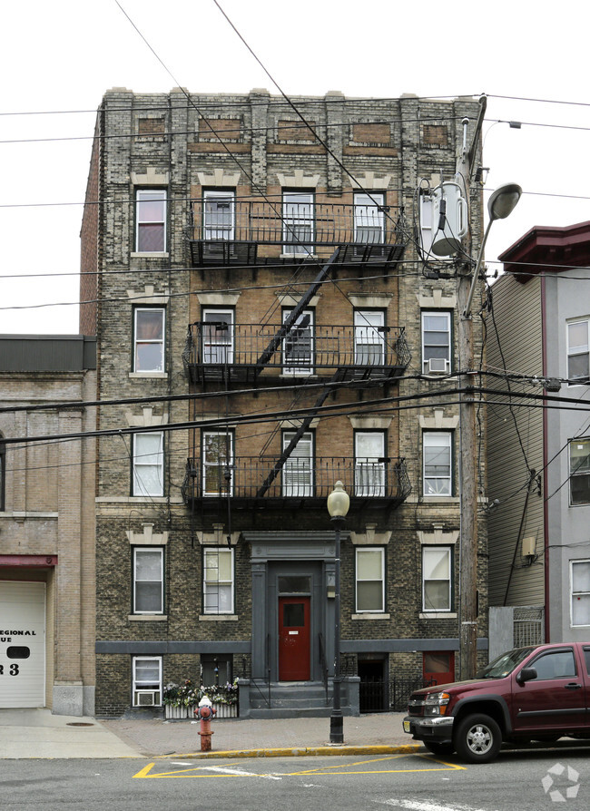 Building Photo - 4606 Park Ave