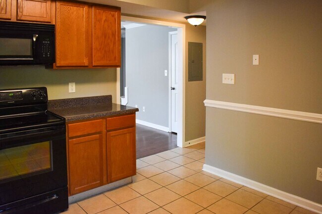Foto del edificio - Knoxville 37918 - 2 bedroom 1.5 bath townhouse - call Jean Chung 865-386-1022