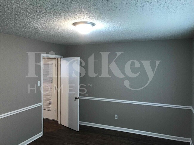 Foto del edificio - 5015 Hickory Bark Dr