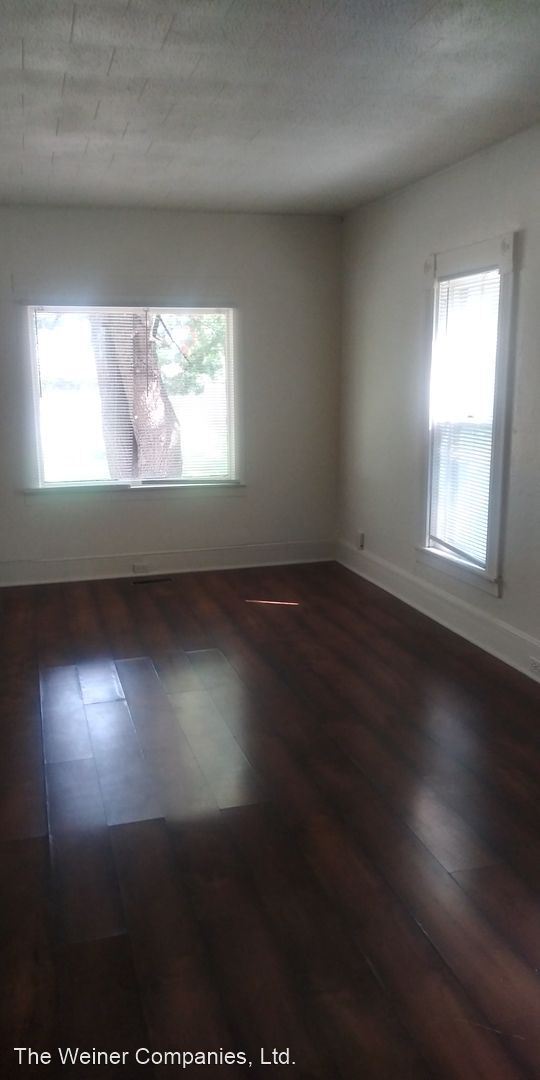 Building Photo - 4 br, 3 bath House - 505 E. Elm St.