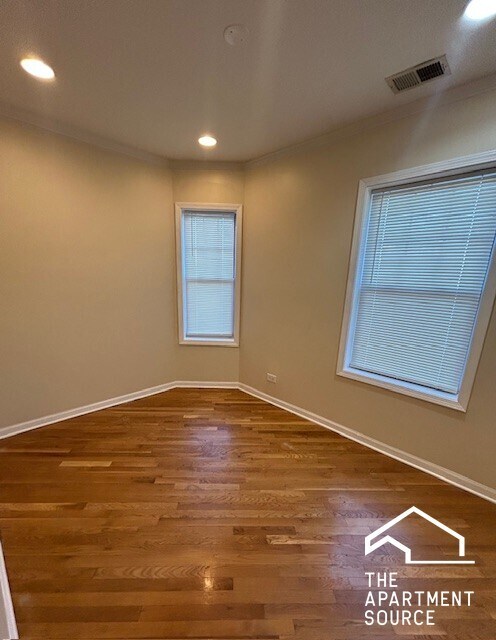 Foto del edificio - 2053 W Summerdale Ave