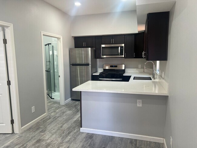 Foto del edificio - Upgraded One Bedroom for Rent