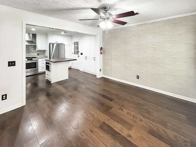 Foto del edificio - Charming East Cobb Living in Roswell Downs!