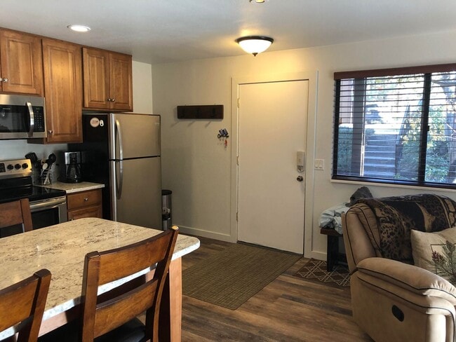 Building Photo - Redpine One Bedroom Condo