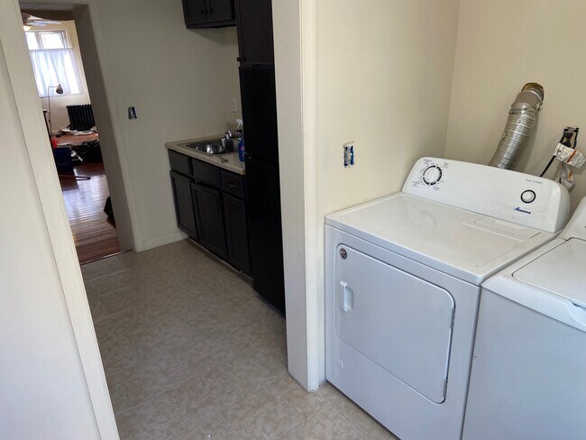 Foto del edificio - 423 Emily St