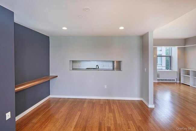 Building Photo - 3751 Riverdale Ave