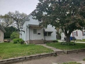 Building Photo - 2737 11th Ave