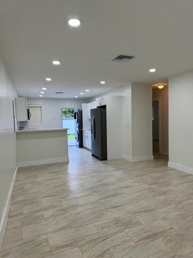 Foto del edificio - 1222 NW 102nd St