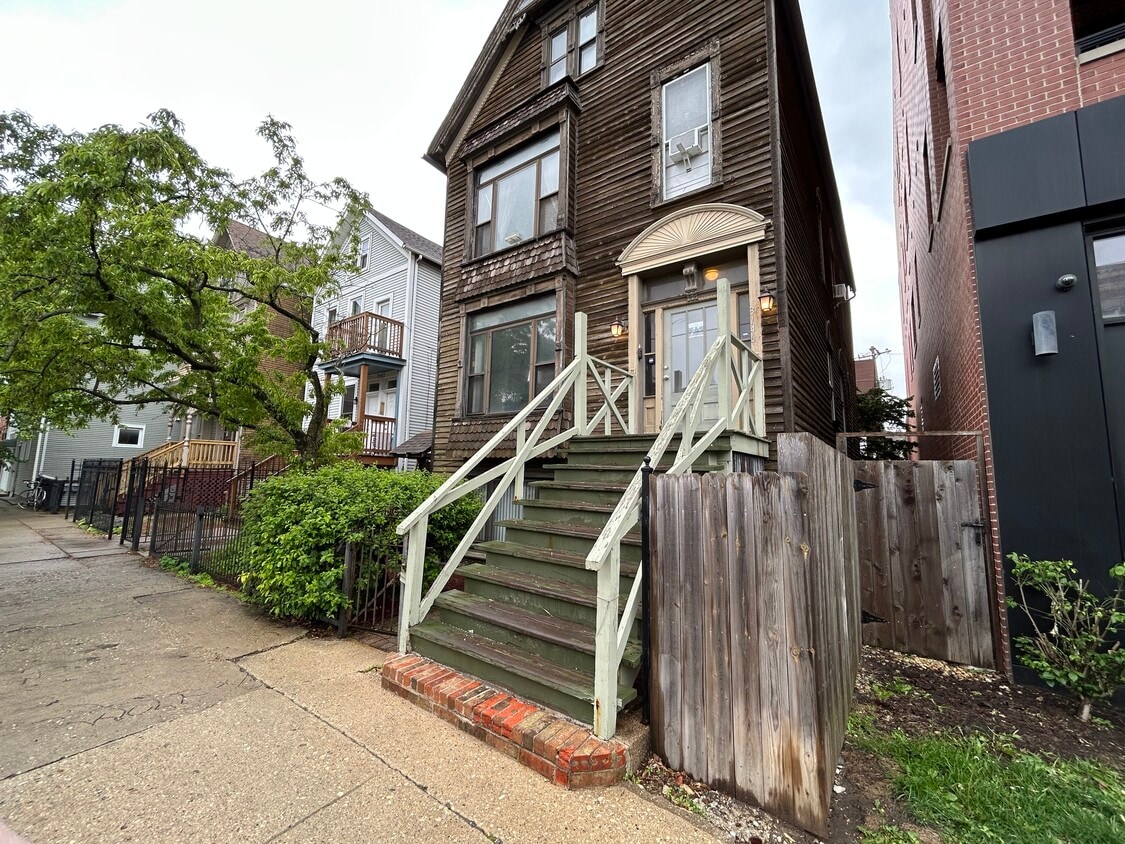 Primary Photo - 3144 N Southport Ave