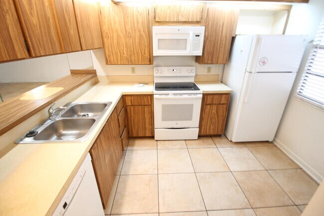 Foto del edificio - 3515 Village Blvd