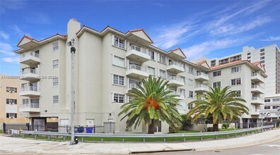 Building Photo - 2600 Collins Ave