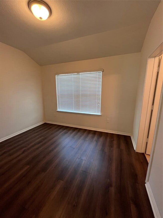 Building Photo - 516 E Slaughter Ln