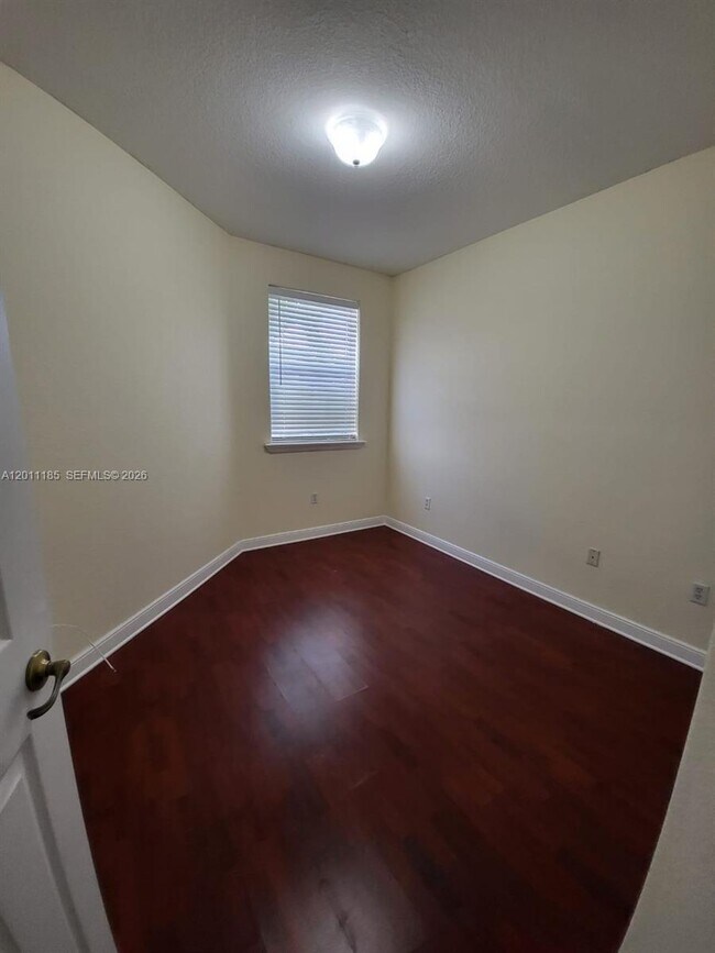 Foto del edificio - 5470 NW 107th Ave
